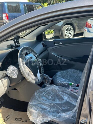 Hyundai Accent-14