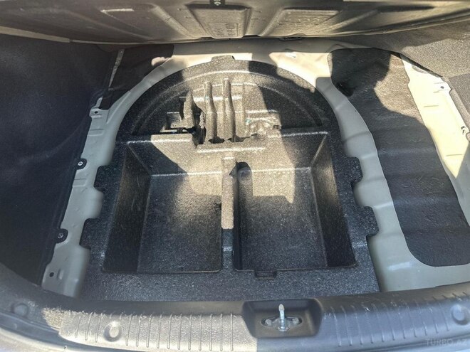 Hyundai Accent-11
