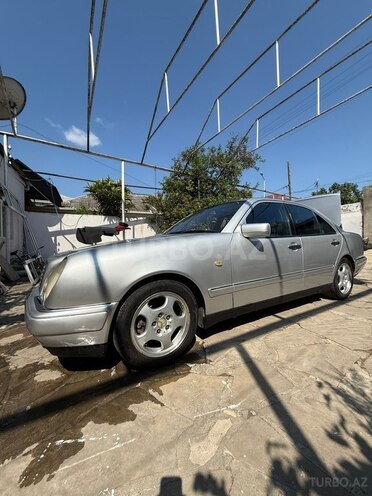 Mercedes E 290-5
