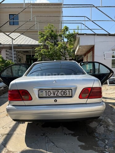 Mercedes E 290-2
