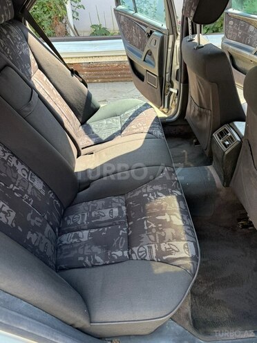 Mercedes E 290-11