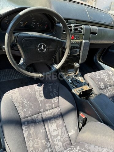 Mercedes E 290-7