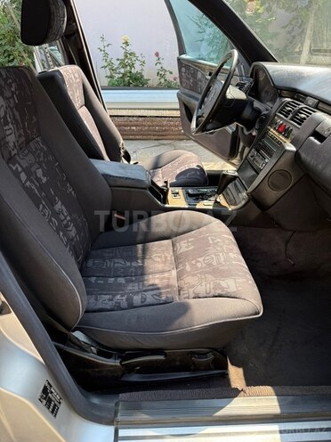 Mercedes E 290-10