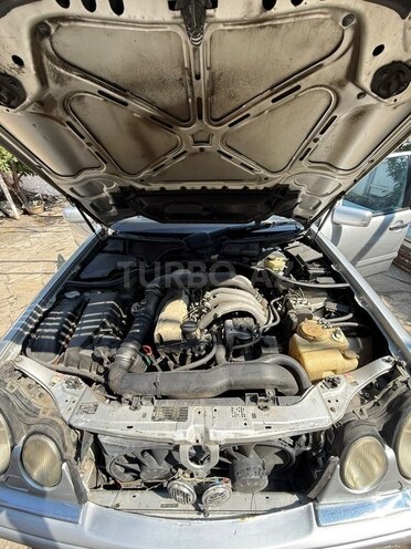 Mercedes E 290-9