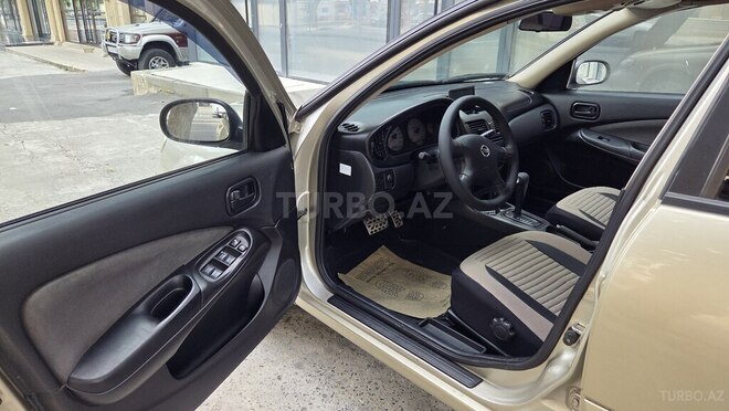 Nissan Sunny-11