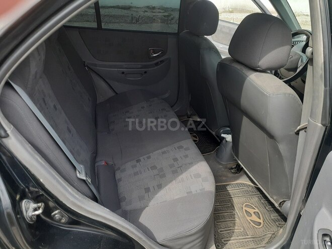Hyundai Accent-4