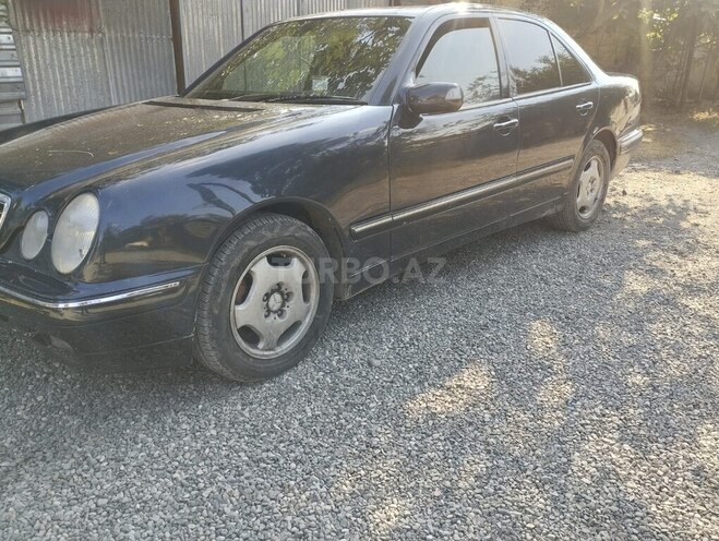 Mercedes E 200-2