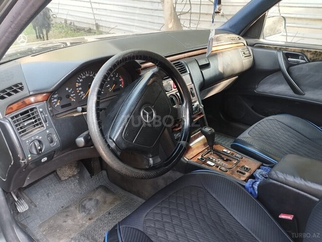 Mercedes E 200-5