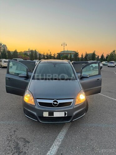 Opel Zafira-2