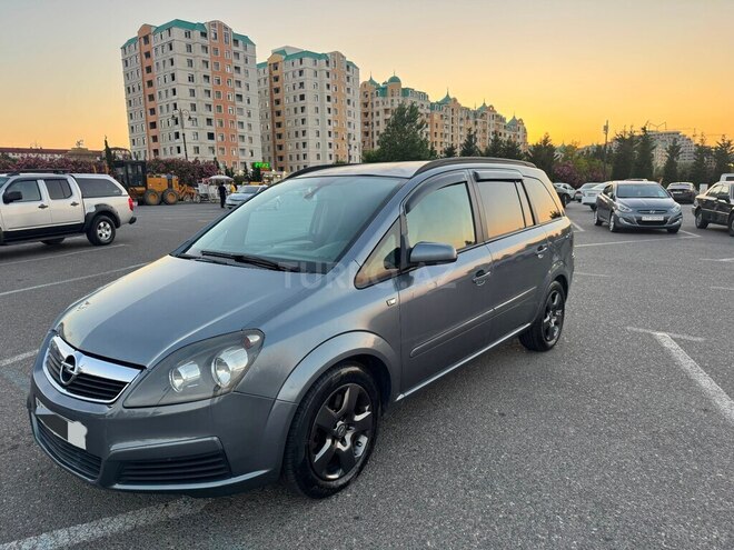 Opel Zafira-5