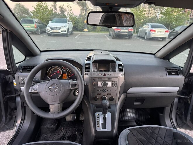 Opel Zafira-12