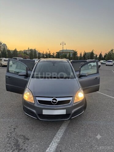 Opel Zafira-9