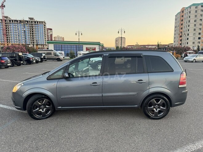 Opel Zafira-11