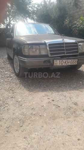 Mercedes 200 D-1