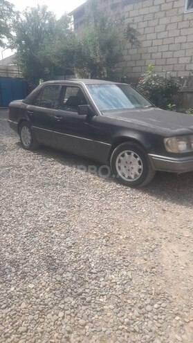 Mercedes 200 D-2