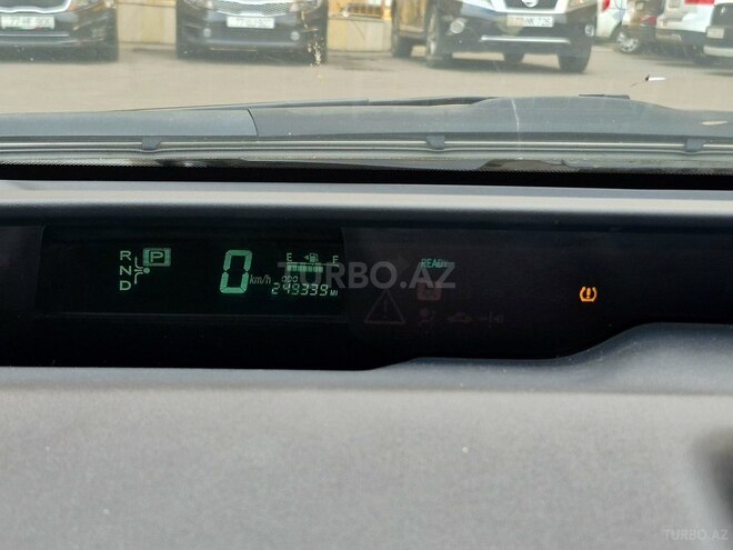 Toyota Prius-18