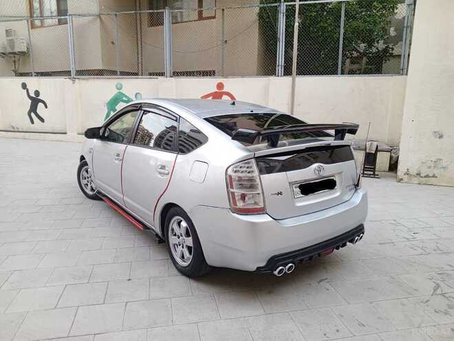 Toyota Prius-2