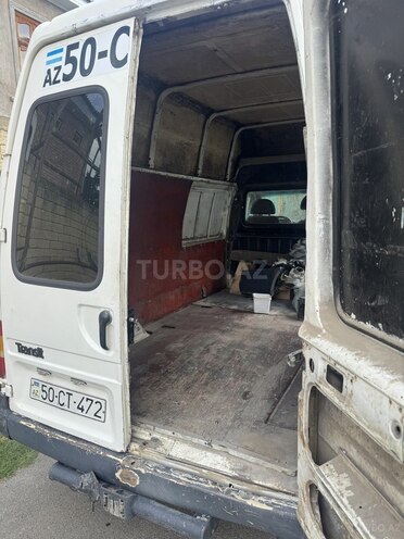 Ford Transit-9