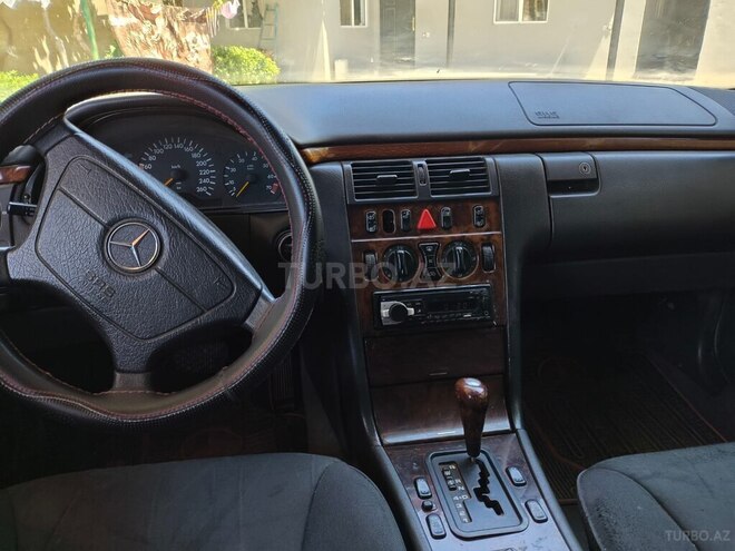 Mercedes E 290-3