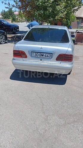 Mercedes E 290-2