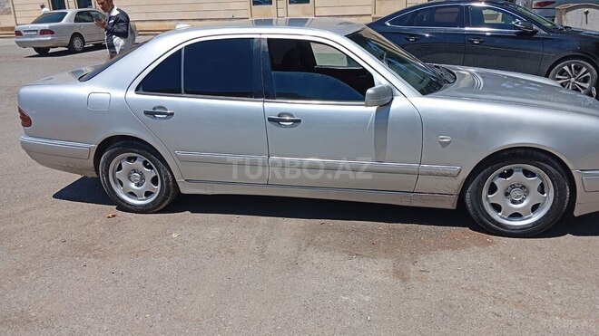 Mercedes E 290-8
