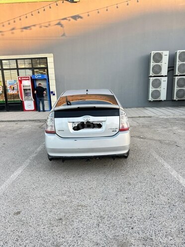 Toyota Prius-12
