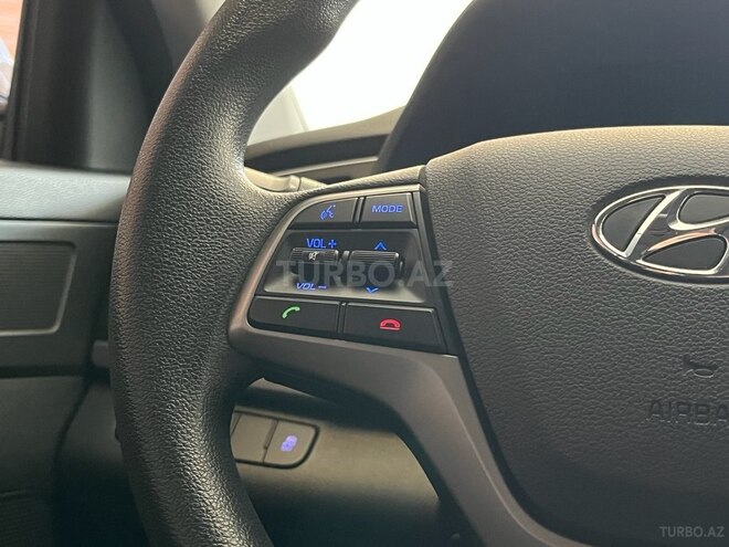 Hyundai Avante-9