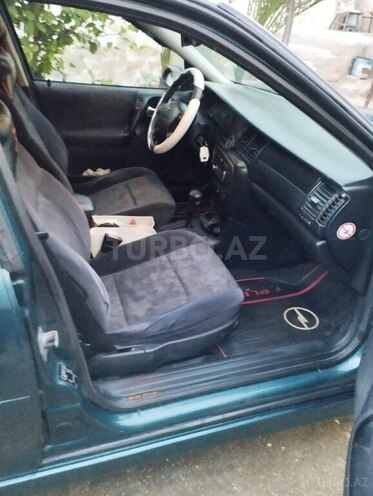 Opel Vectra-4