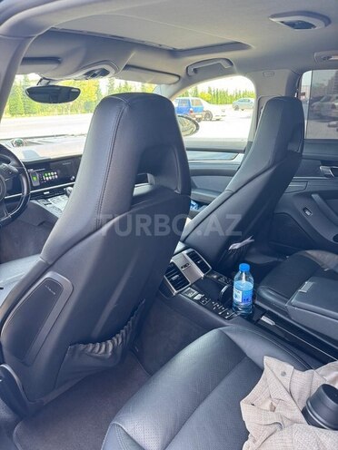 Porsche Panamera 4S-5
