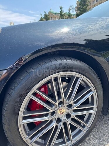 Porsche Panamera 4S-2
