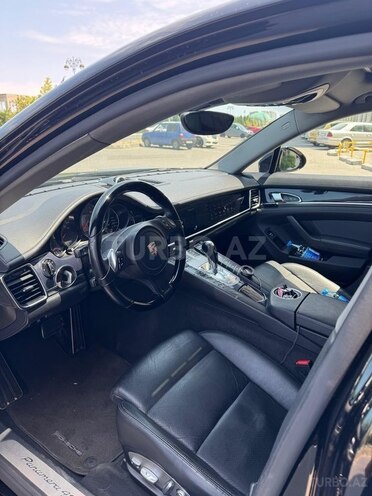 Porsche Panamera 4S-9