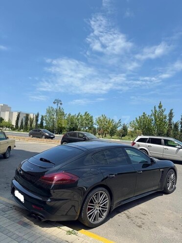 Porsche Panamera 4S-12