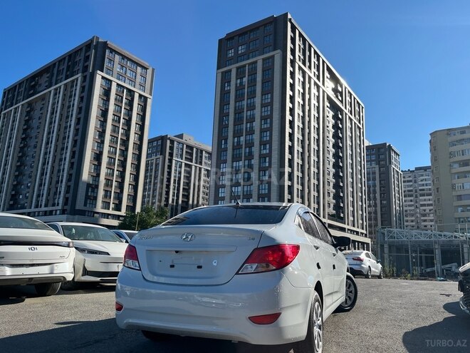 Hyundai Accent-2
