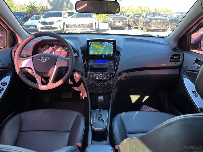 Hyundai Accent-4