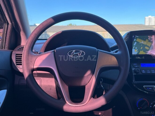 Hyundai Accent-5
