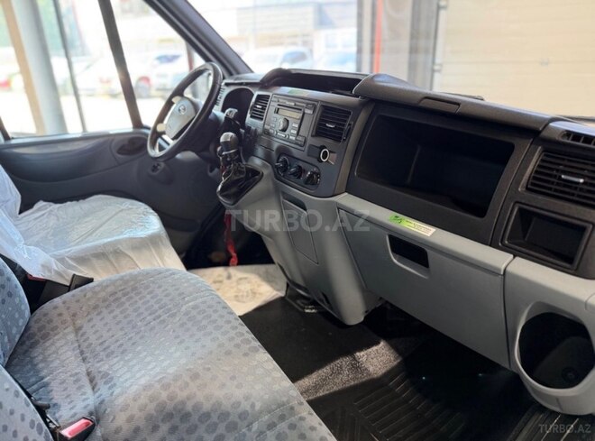 Ford Transit-11
