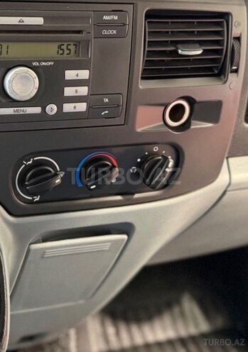 Ford Transit-12