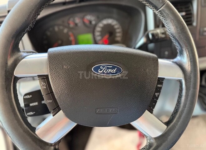 Ford Transit-13