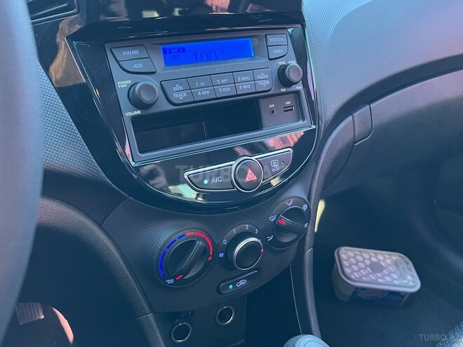 Hyundai Accent-10