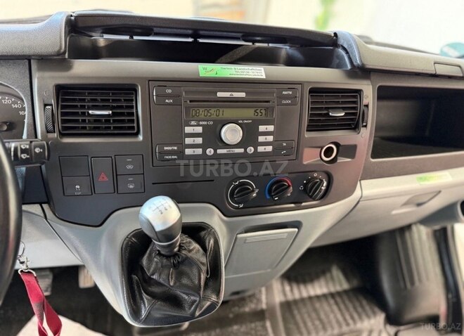Ford Transit-10