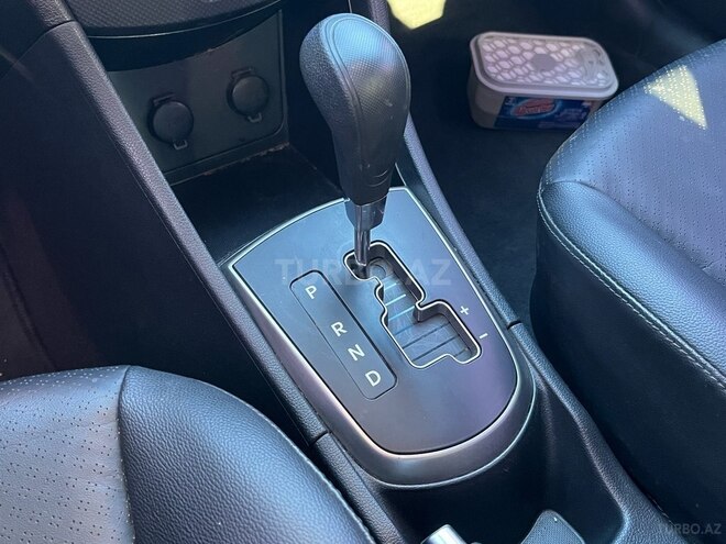 Hyundai Accent-11