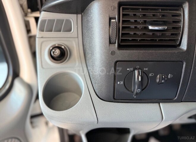 Ford Transit-14