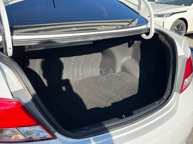 Hyundai Accent-15