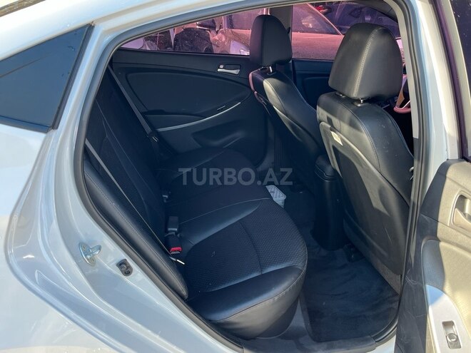 Hyundai Accent-14