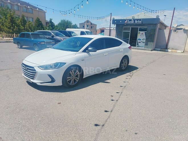 Hyundai Avante-3