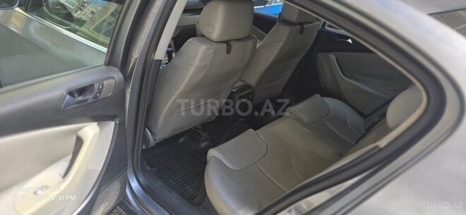 Volkswagen Passat-16