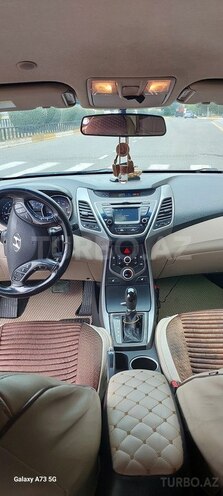 Hyundai Elantra-4