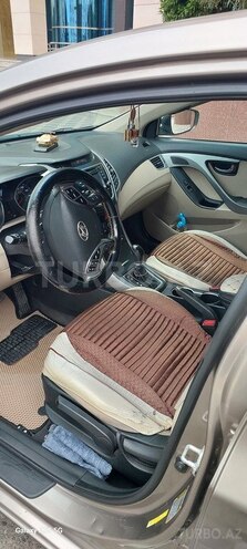 Hyundai Elantra-5