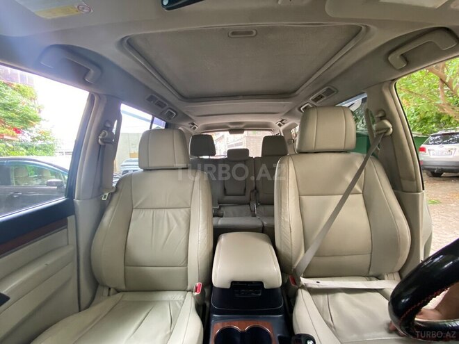 Mitsubishi Pajero-8