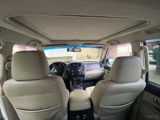 Mitsubishi Pajero-7